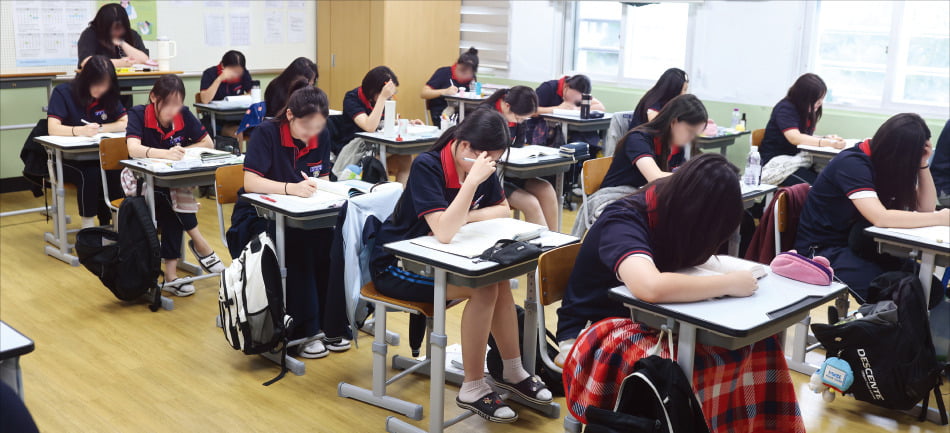 [2026학년도 논술길잡이] 시험 겹치는 곳 많아…일정 확인 후 전략 잘 짜야