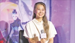 매기 강 감독이 지난 22일 서울 용산 CGV에서 열린 기자간담회에 참석했다. /넷플릭스 제공
