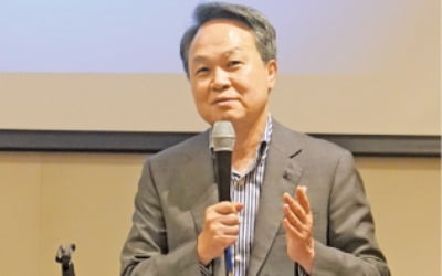 진옥동 "금융 서비스 혁신에 스테이블코인·AI 에이전트 활용"