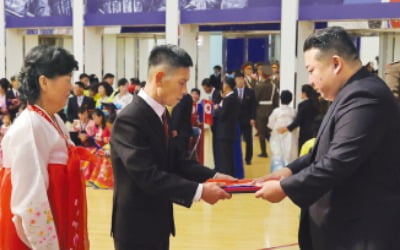 김정은, 2년 만에 평양 비운다