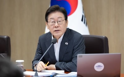 李 대통령 "가짜뉴스 퍼뜨리는 유튜버에 징벌적 배상 검토" 지시
