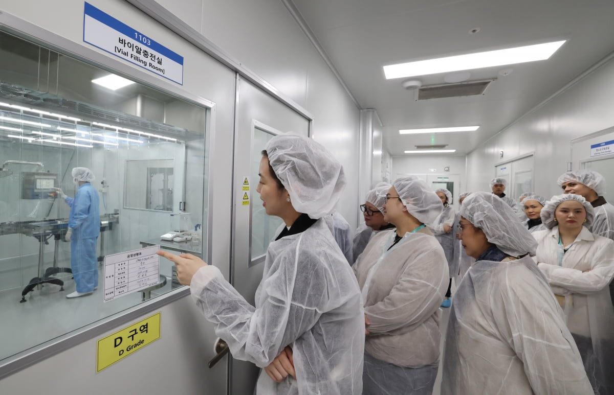 [마켓PRO] Today's Pick: "파마리서치, 목표가 90만원으로 '점프'"