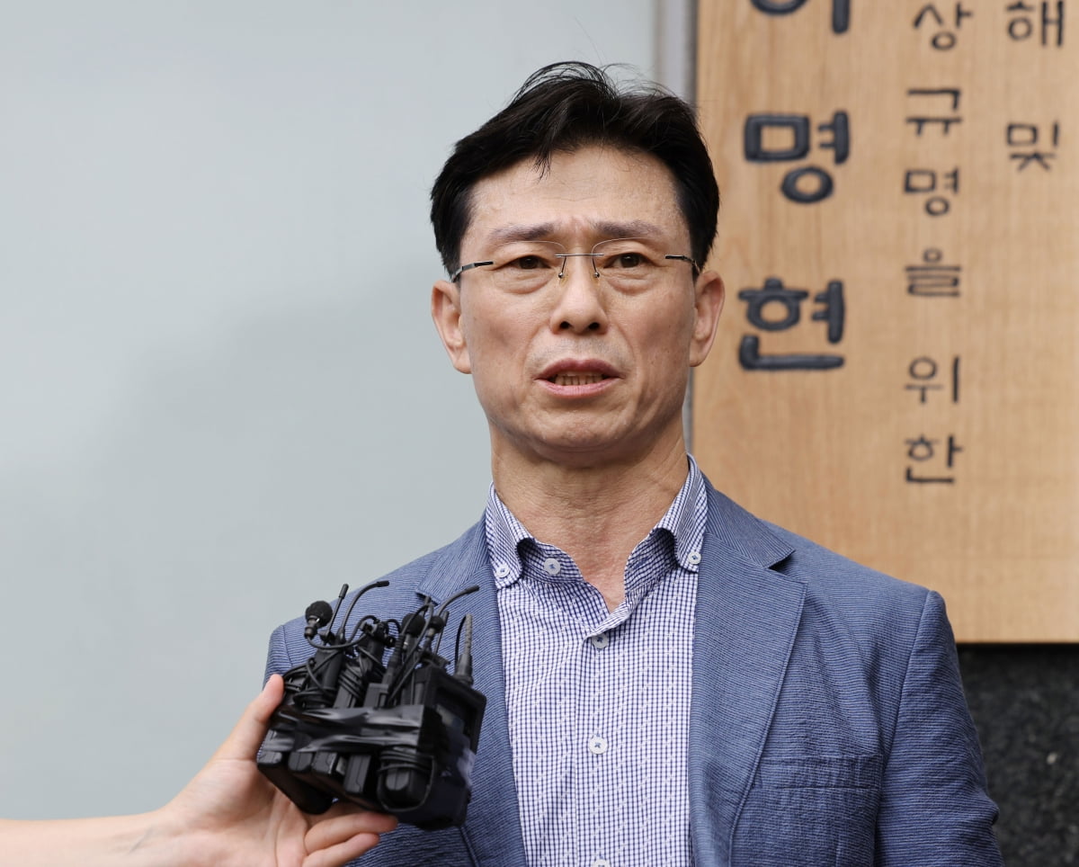 임성근 전 해병대 1사단장이 2일 서울 서초구 서초한샘빌딩에 마련된 순직해병 특별검사 사무실에 피의자 신분으로 출석해 기자회견을 하고 있다. 2025.07.02 이솔 기자