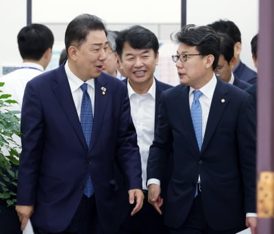 與 진성준 “시장 무너질 것처럼…선례 보면 그렇지 않아”