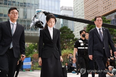 김건희 "아무것도 아닌 사람이 심려 끼쳐 진심으로 죄송"
