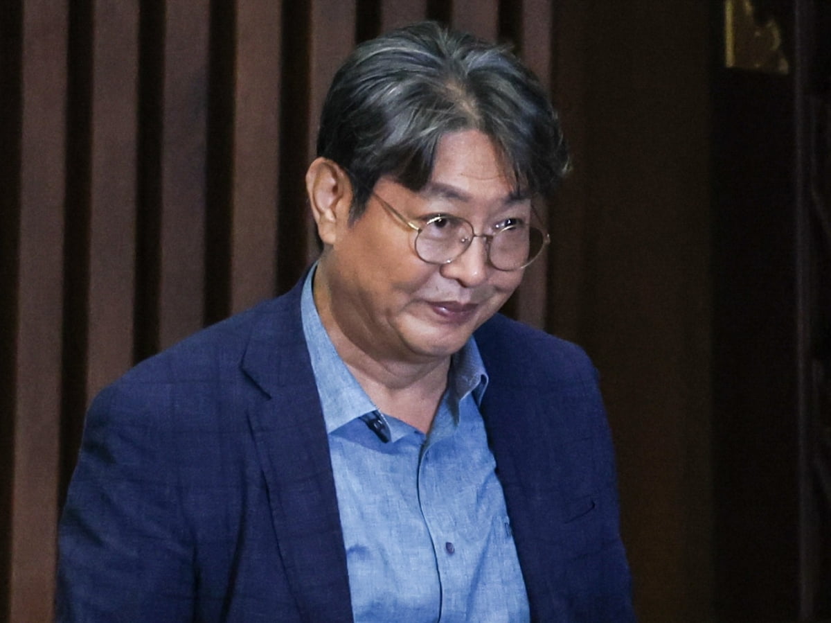 차명 주식거래 의혹을 받자 더불어민주당 탈당을 선언한 이춘석 의원/  임형택기자