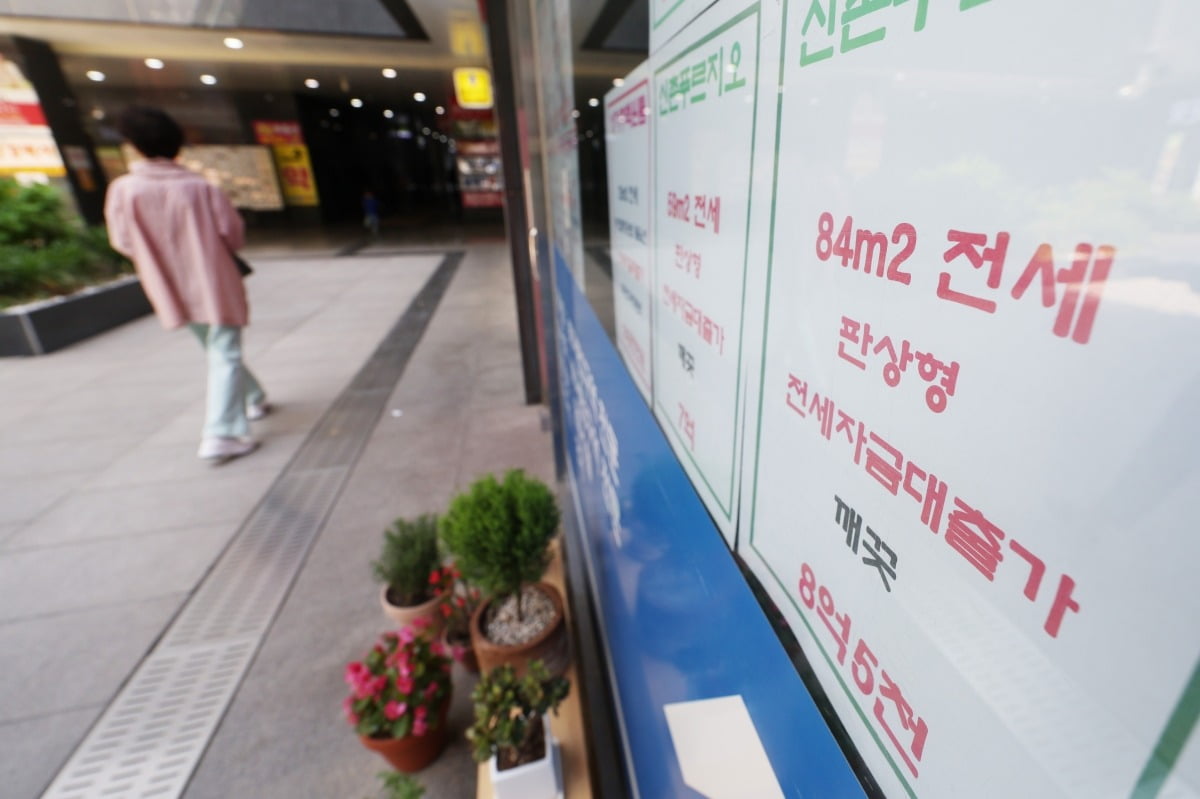 서울 시내 부동산에 부착된 전세 매출 안내문. 사진=연합뉴스