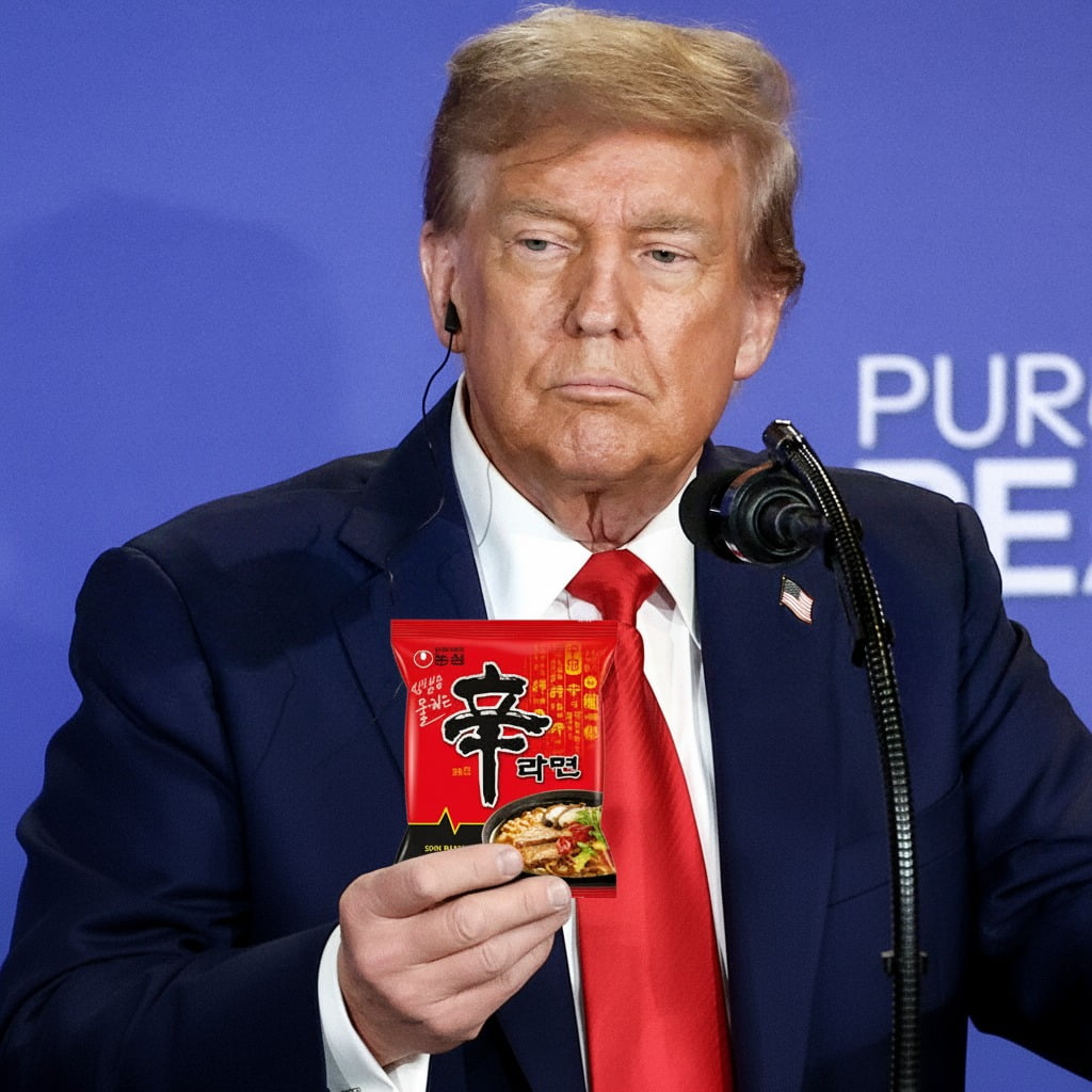 나노 바나나(nano-banana)로 생성한 신라면을 들고 있는 도널드 트럼프 미국 대통령 이미지