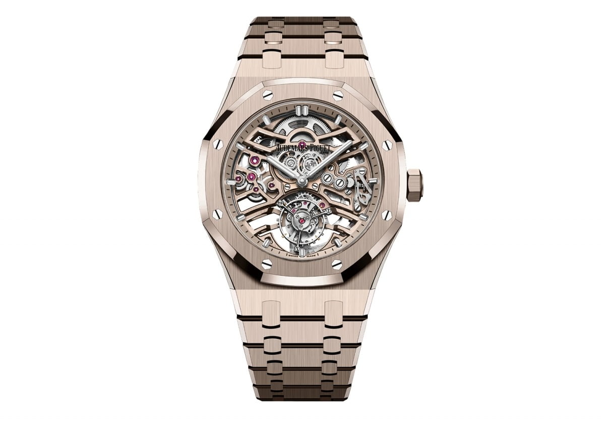 오데마 피게 최초로 샌드 골드로 제작한 로열 오크 셀프와인딩 플라잉 투르비용 오픈워크 샌드 골드.