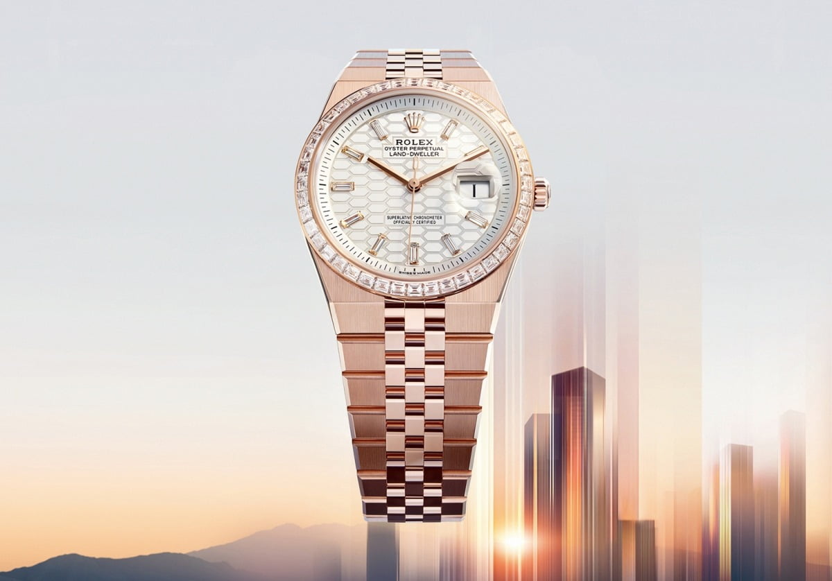 에버로즈 골드 소재의 오이스터 퍼페츄얼 랜드-드웰러.