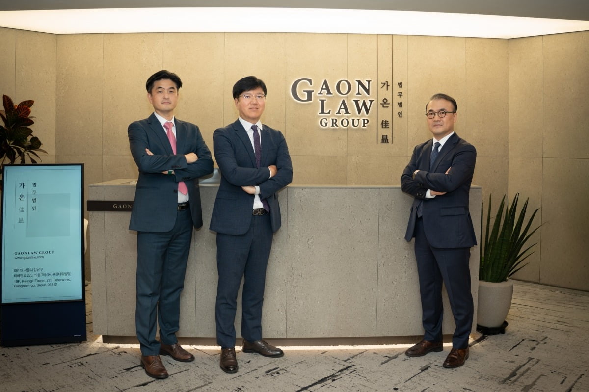 왼쪽부터)이호용, 조영욱, 원종훈 세무사. 사진 법무법인 가온 제공