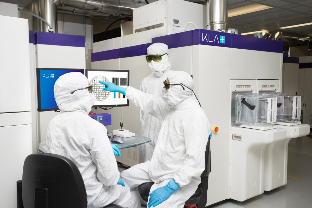 AI 시대, 반도체 혁신을 이끄는 숨은 주역 KLA… 기술과 사람을 함께 키우다