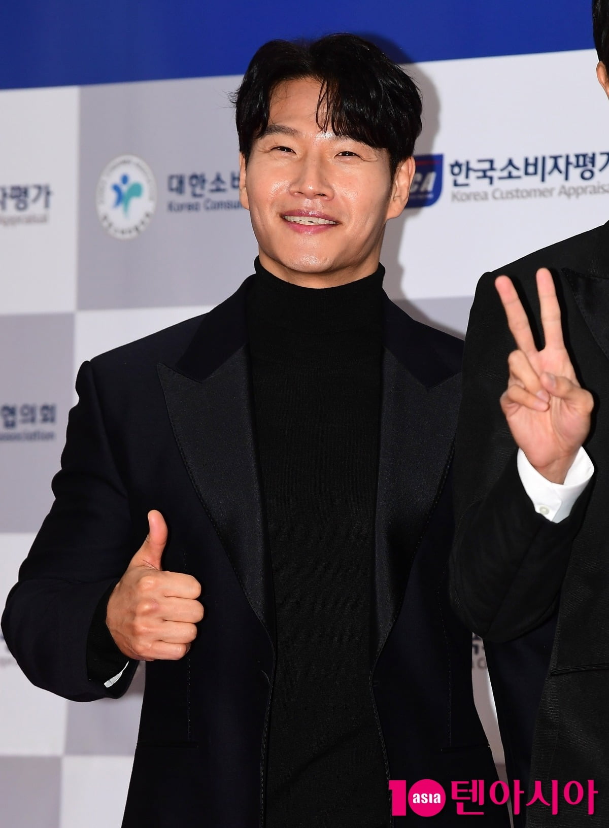 Kim Jong-kook Surprises 'Running Man' Cast with Wedding Announcement