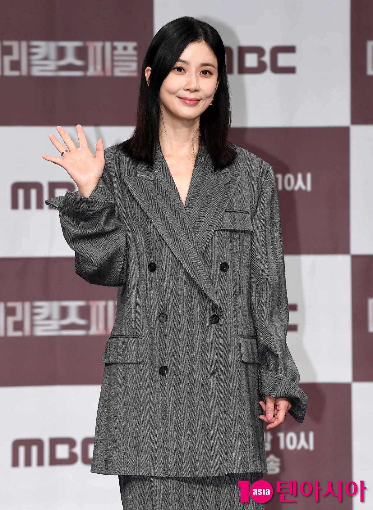 Lee Bo-young Returns to MBC with Controversial Drama 'Mary Kills People'