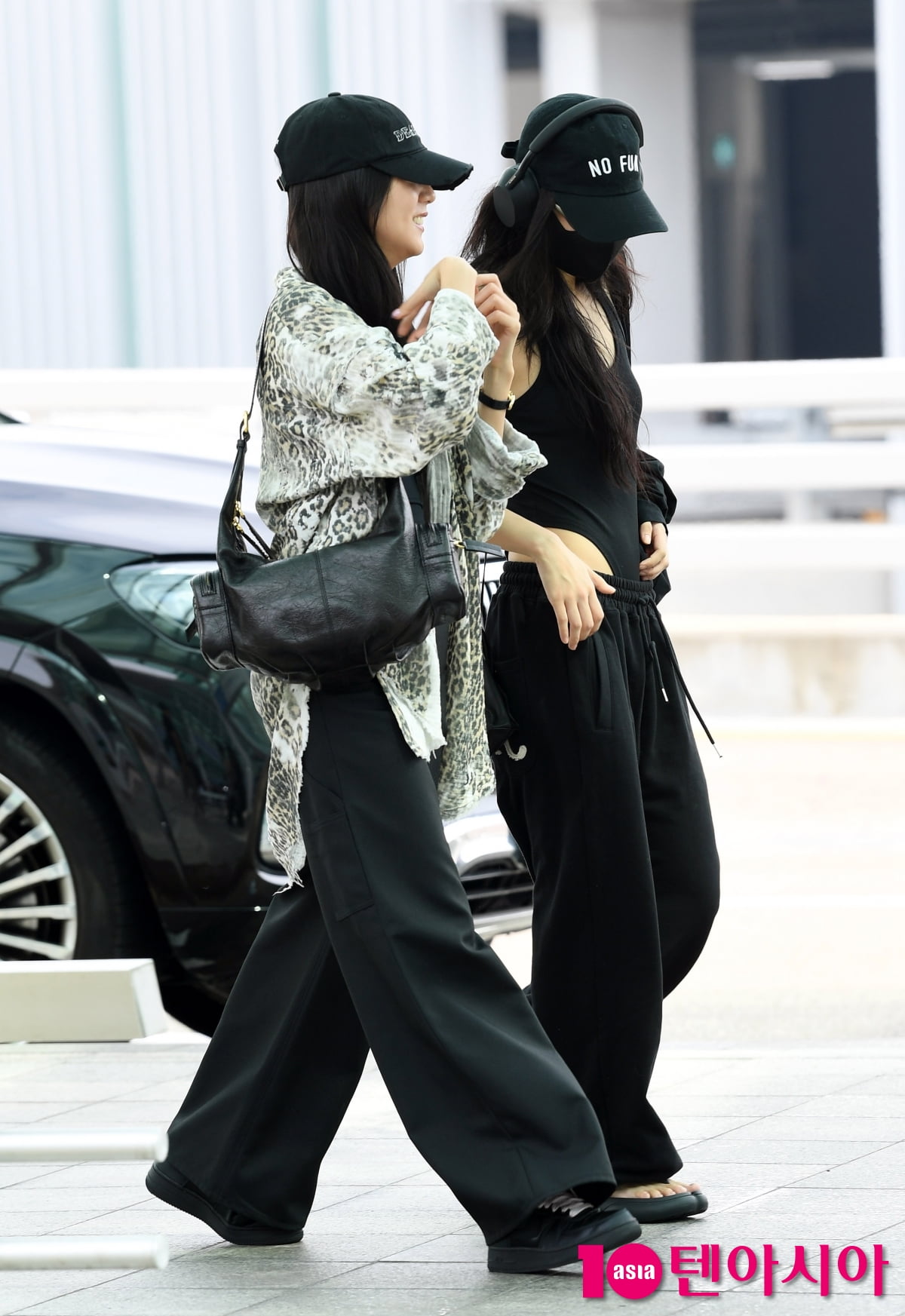 BLACKPINK's Jisoo and Jennie Depart for France for World Tour