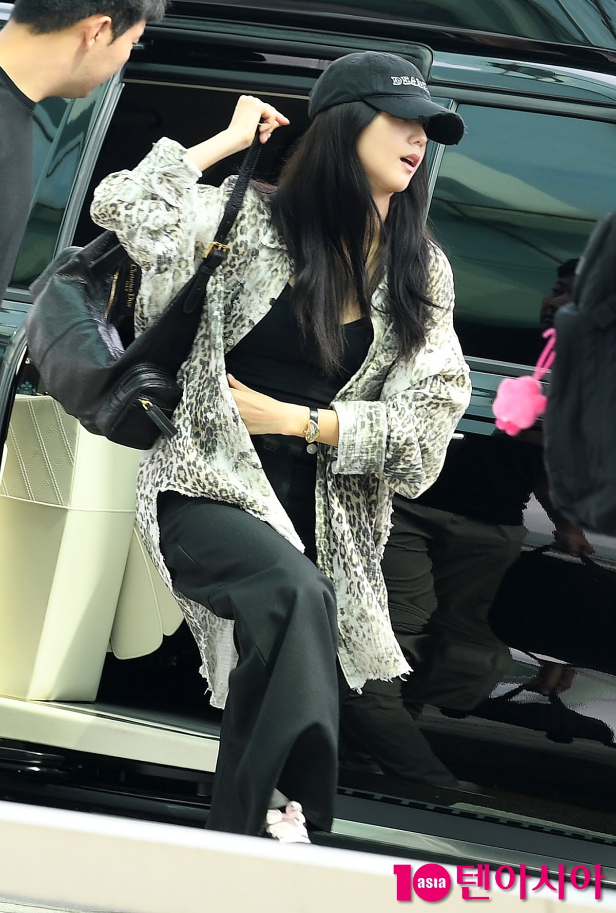 BLACKPINK's Jisoo Heads to France for World Tour