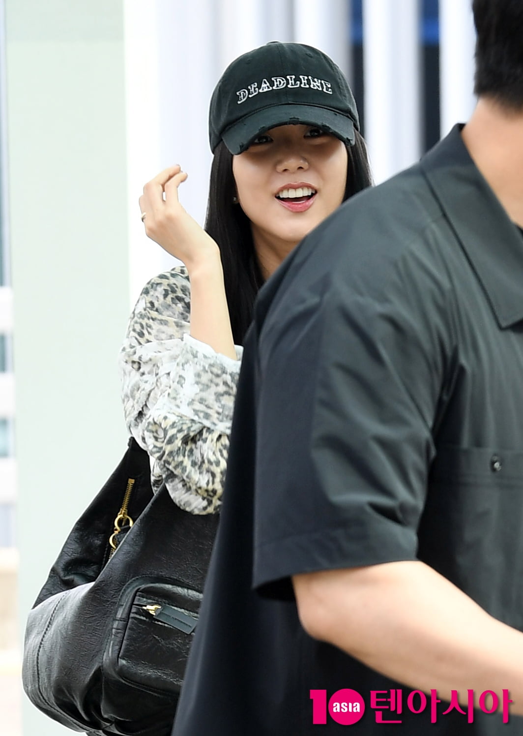 BLACKPINK's Jisoo Heads to France for World Tour
