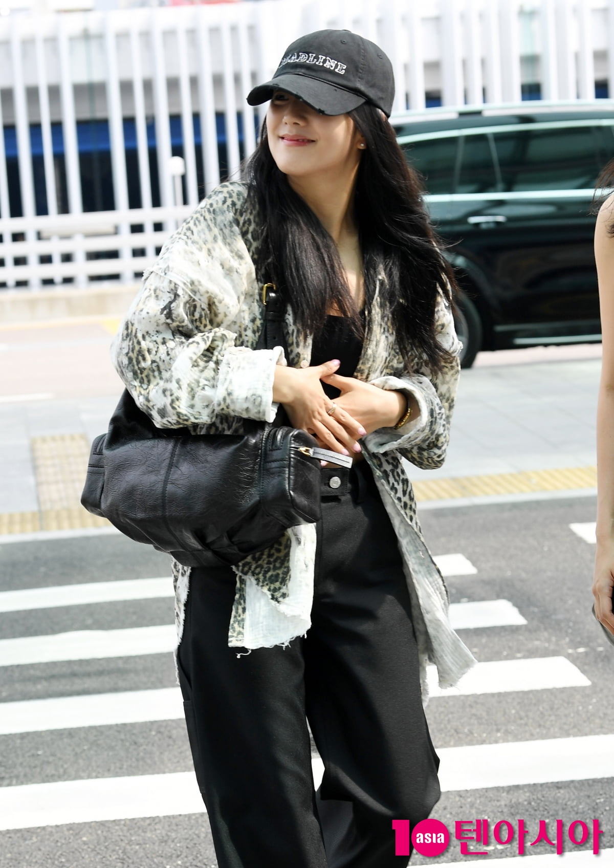 BLACKPINK's Jisoo Heads to France for World Tour