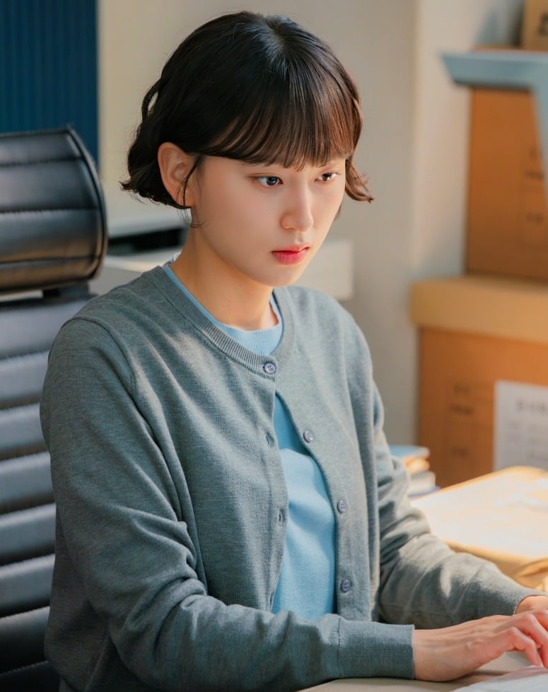 Drama 'Seocho-dong' Captures Real-Life Workplace Struggles and Societal Issues