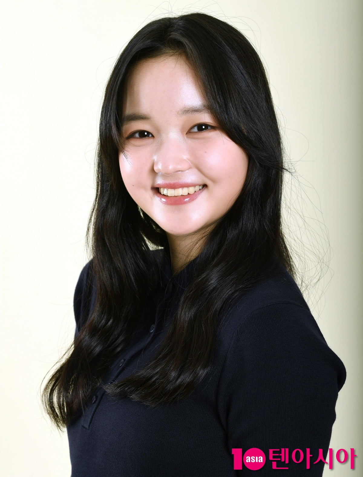 Rising Star Choi Yoo-ri Talks About Her Role in 'Zombie Daughter' and Her Unique Hobbies