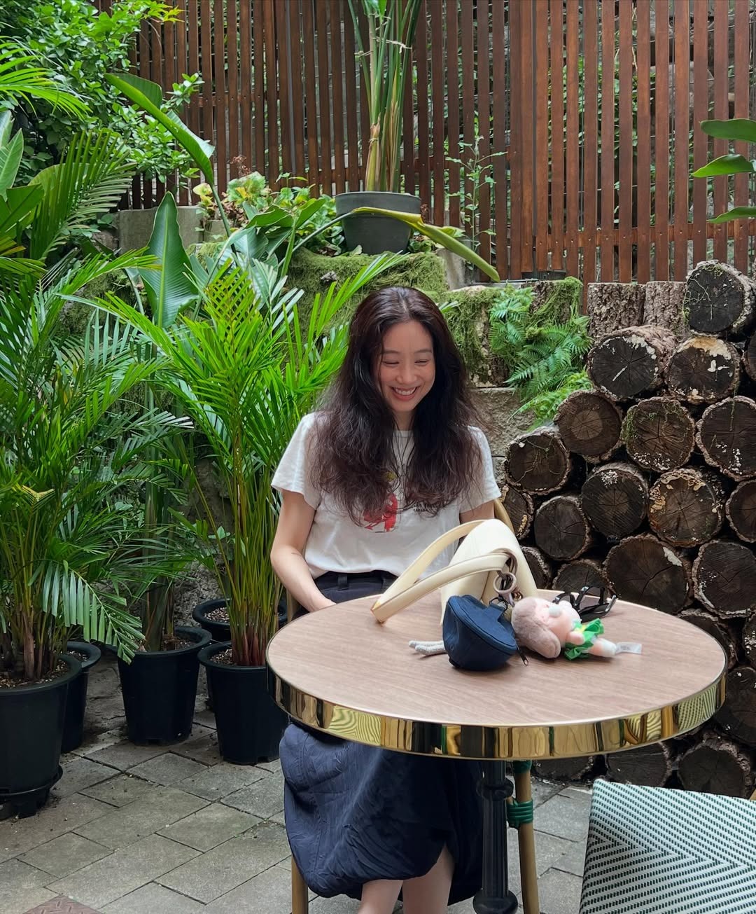 Jung Ryeo-won Shines in Summer Chic Style in Seoul