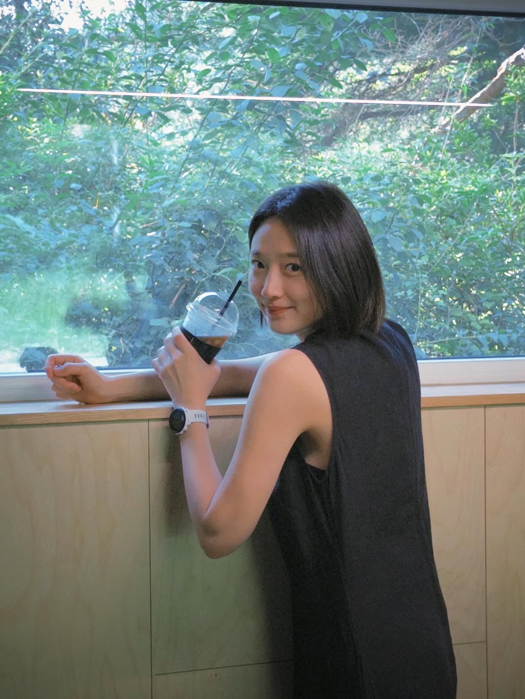 Actress Pyo Ye-jin Captivates Fans with Her Natural Beauty in Stunning Photos