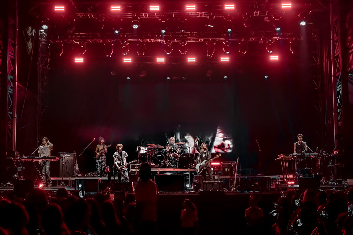 Xdinary Heroes Make a Powerful Debut at Lollapalooza Chicago, Proving Their Global K-Pop Super Band Potential