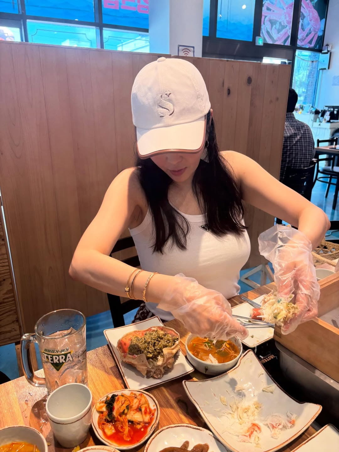 Korean TV Personality Jang Young-ran Stuns Fans with Her Beauty and Fit Physique