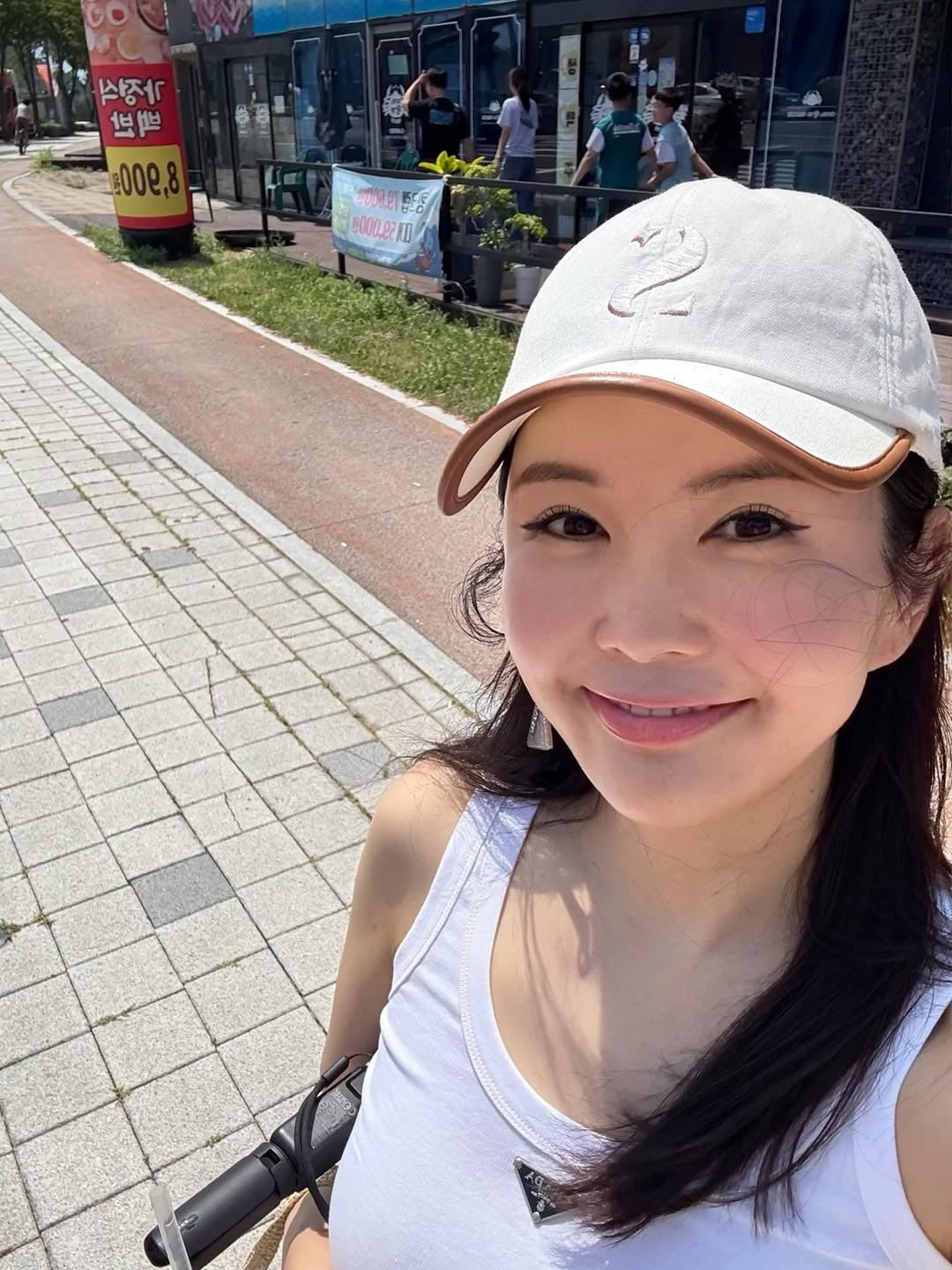 Korean TV Personality Jang Young-ran Stuns Fans with Her Beauty and Fit Physique