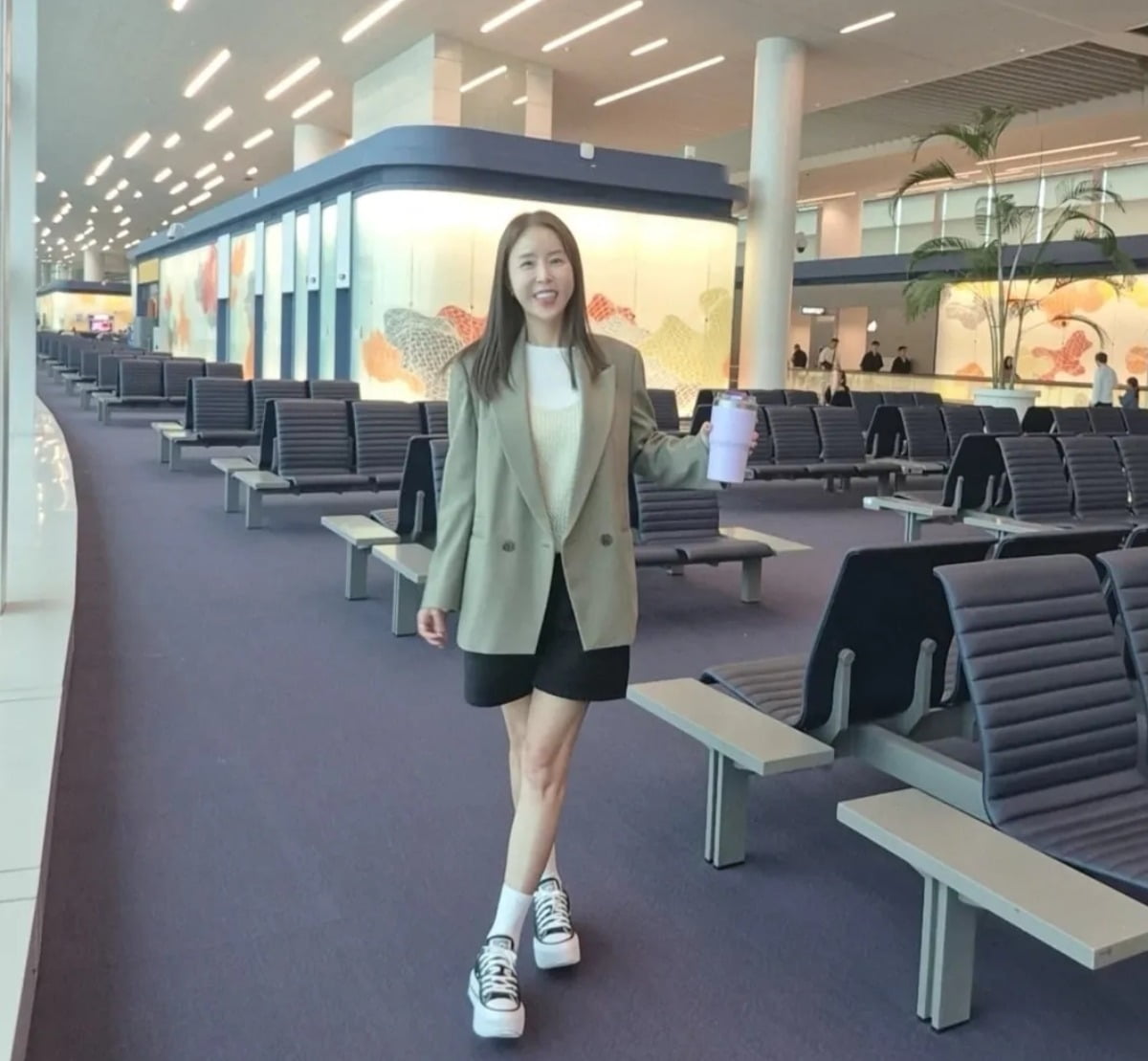 Koyote's Shinji Stuns with Timeless Beauty at the Airport Ahead of Sydney Performance