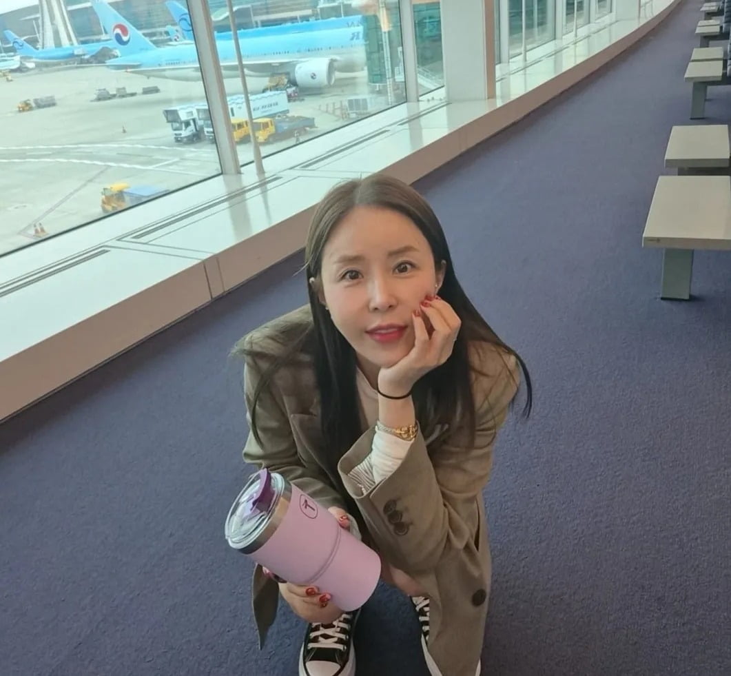 Koyote's Shinji Stuns with Timeless Beauty at the Airport Ahead of Sydney Performance
