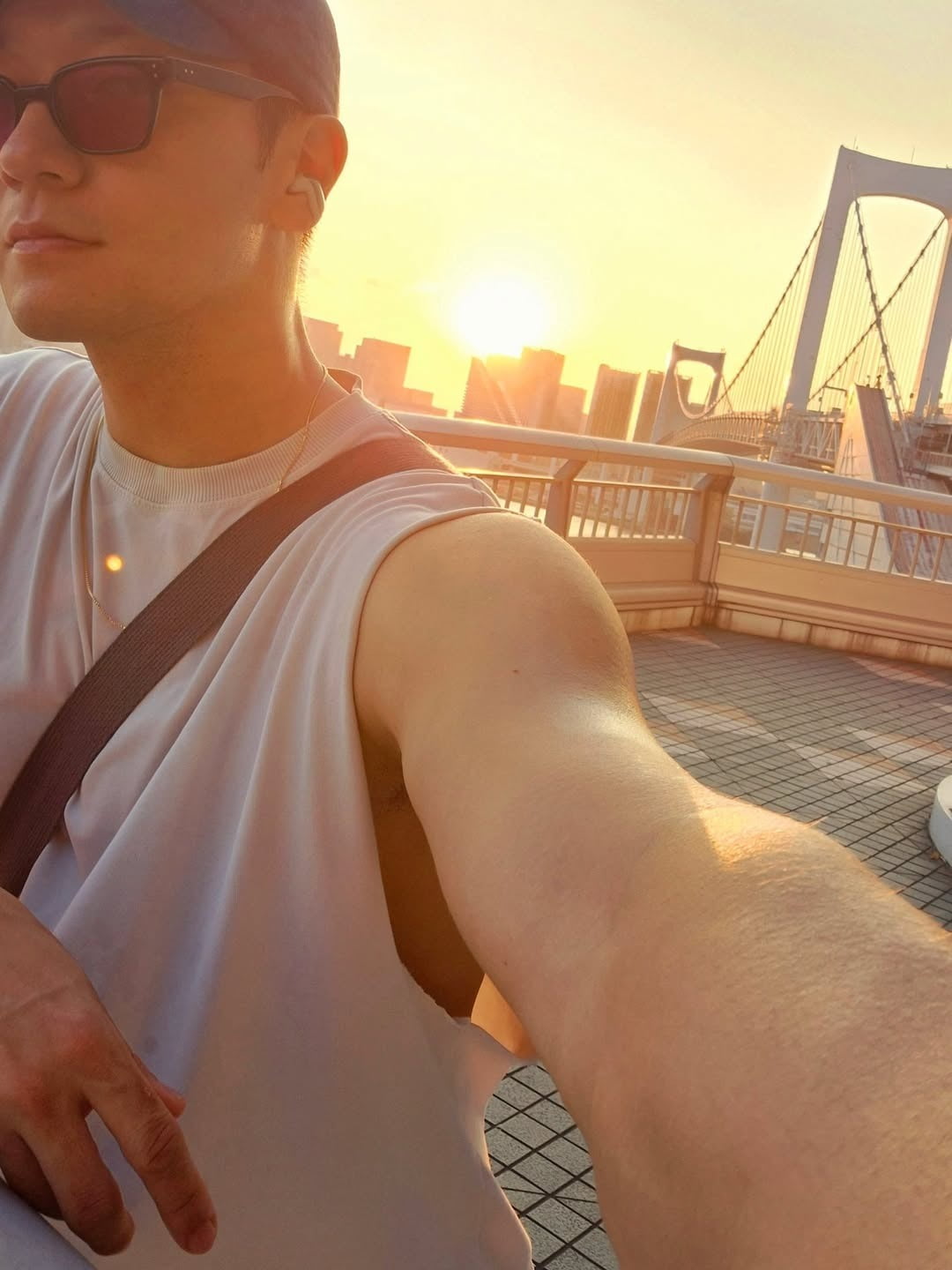 Korean Actor Son Seok-gu Captivates Fans with Rugged Charm in Tokyo