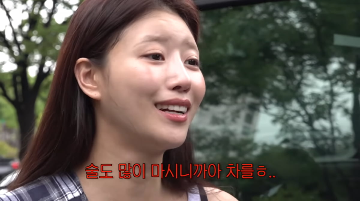 Former Lovelyz Member Mijoo Flaunts Her Luxury SUV in Latest YouTube Video