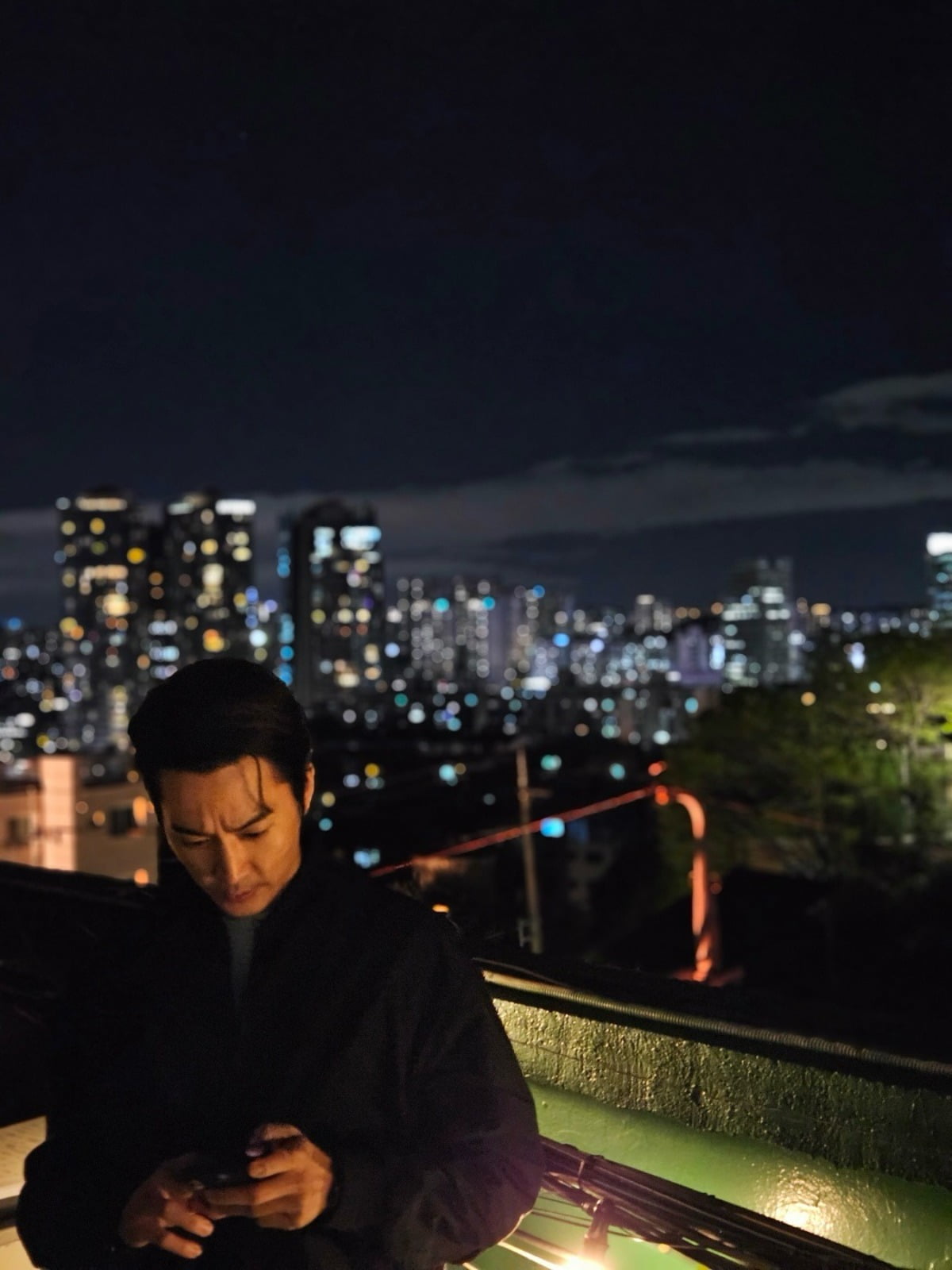 Song Seung-heon Captivates with Charismatic Presence and Real Estate Success