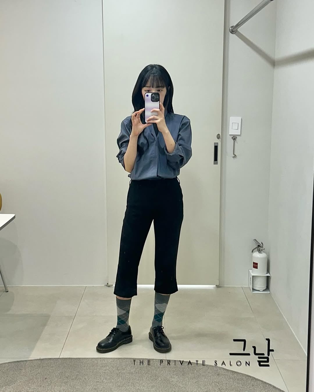 女優キム・ボラ、シャツスタイルで魅せる若々しい美貌