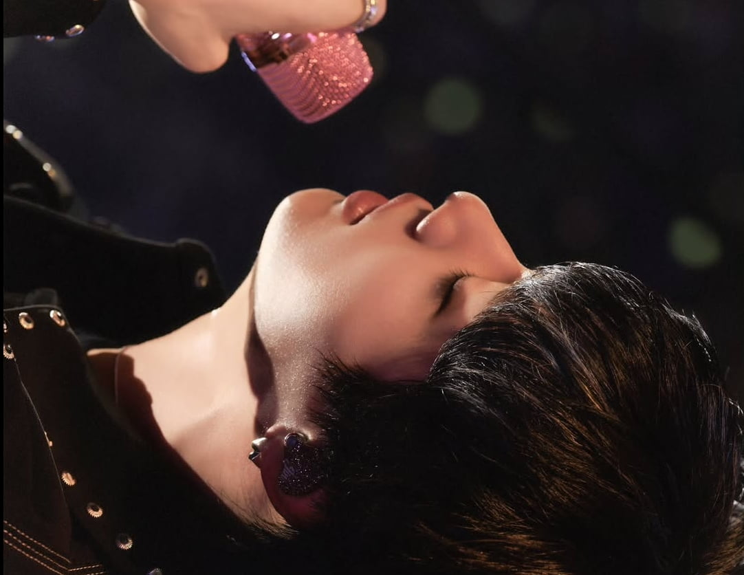 BTSのジン、ツアー現場の写真を公開しファンを魅了