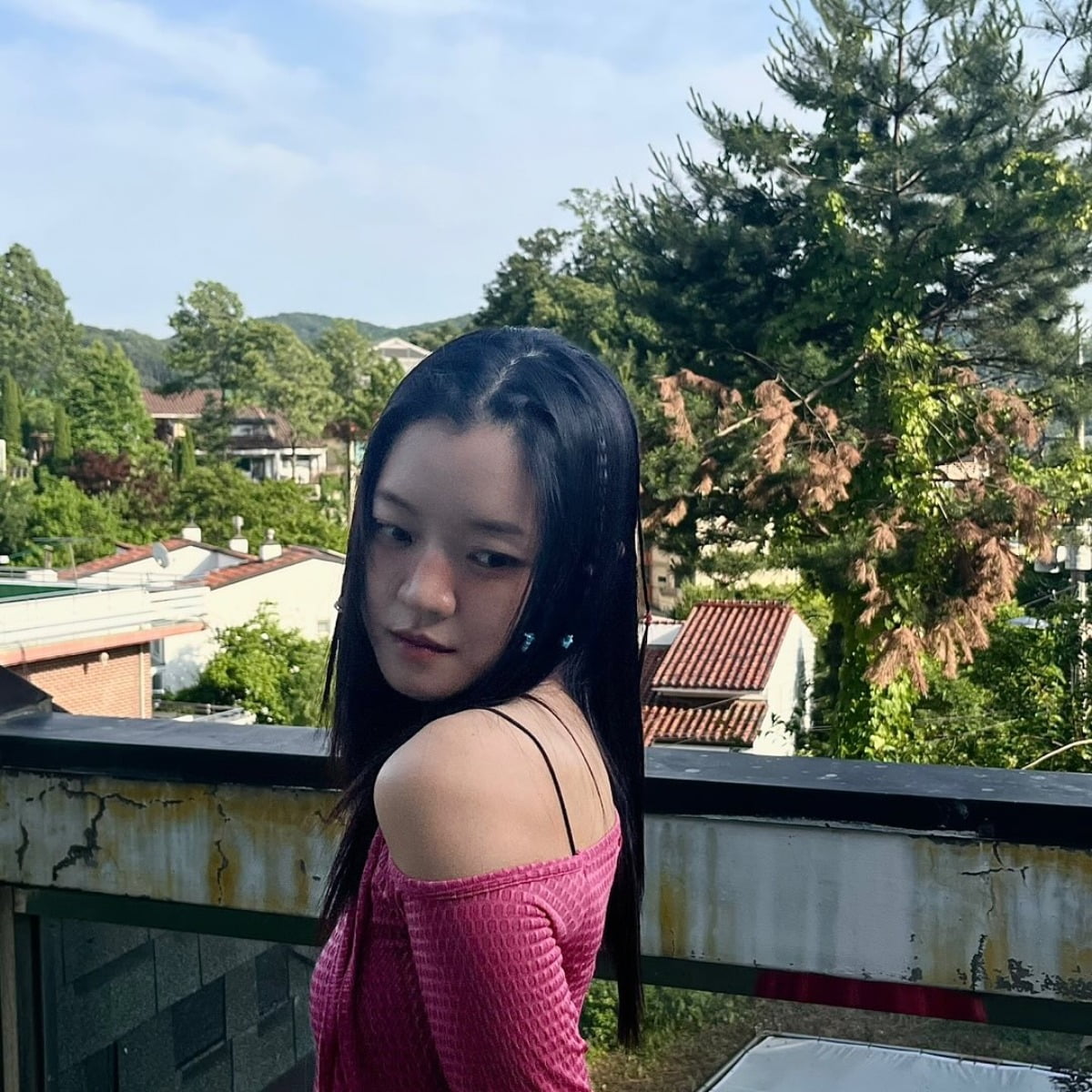 Korean Actress Go Ah-sung Captivates Fans with Charming Instagram Photos