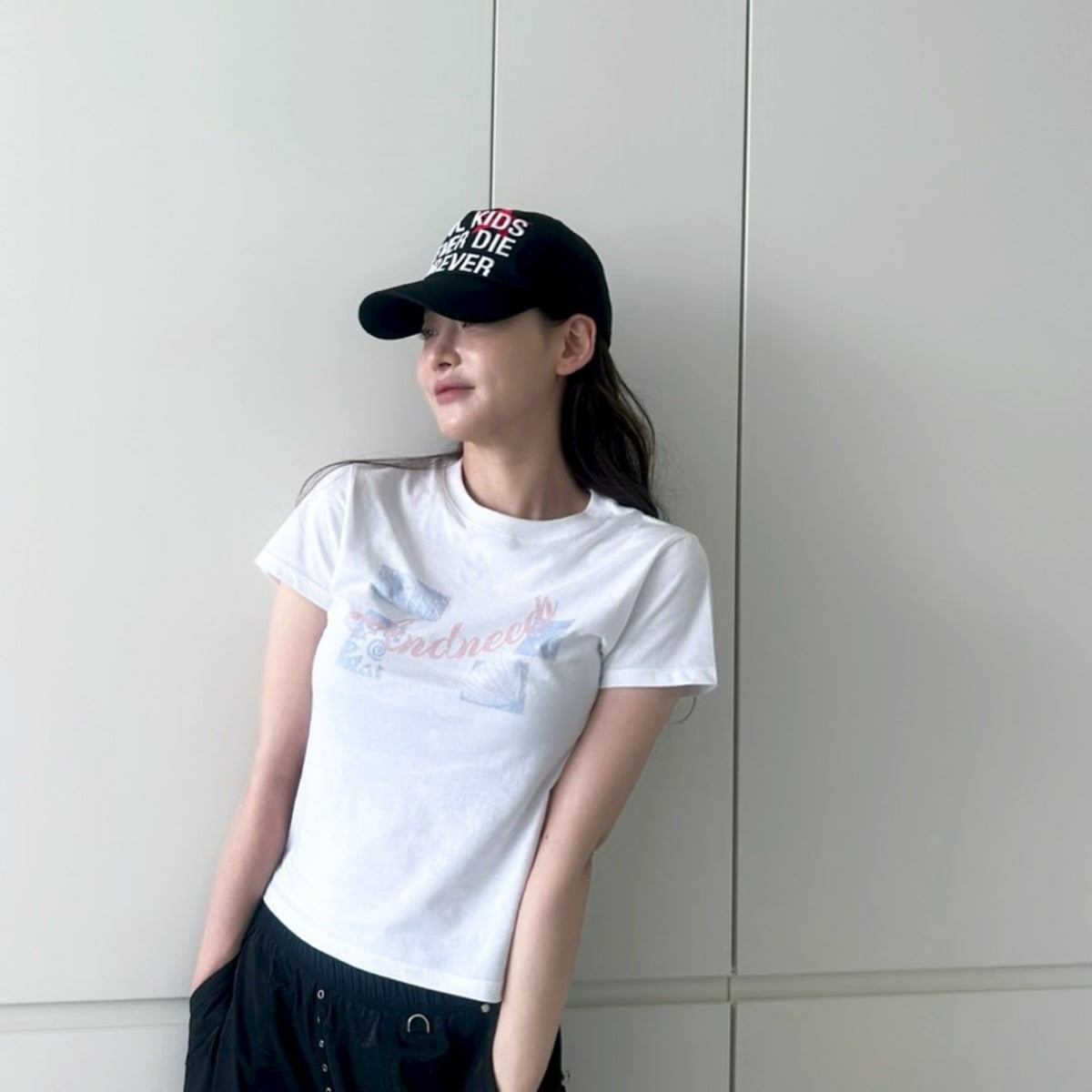 Oh Yeon-seo Captivates Fans with Her Effortless Charm and Style