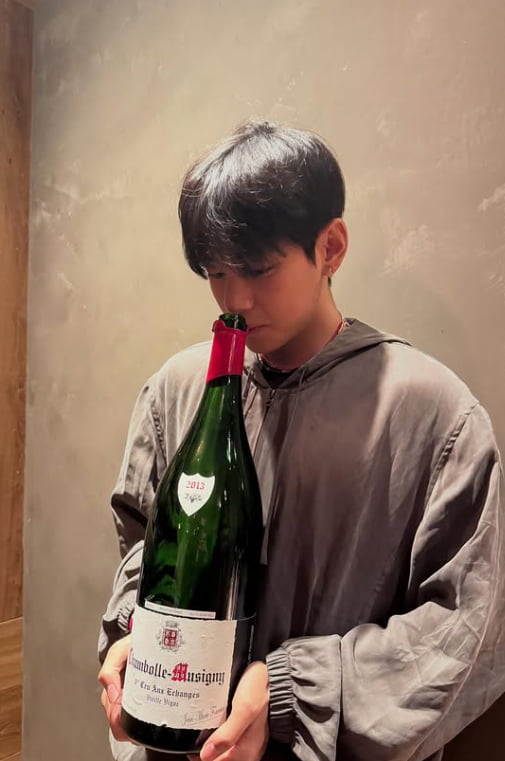 BTS's V Shares Hilarious Updates with Fans, Showcasing His Playful Side