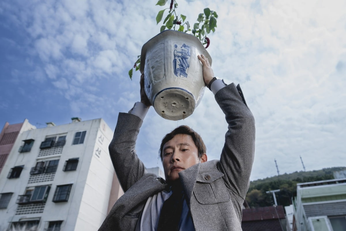 Park Chan-wook's 'No Choice' to Open 30th Busan International Film Festival