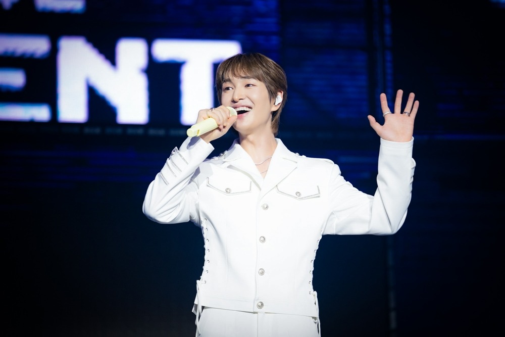 SHINee's ONEW Kicks Off First Solo World Tour with Successful Seoul Concert