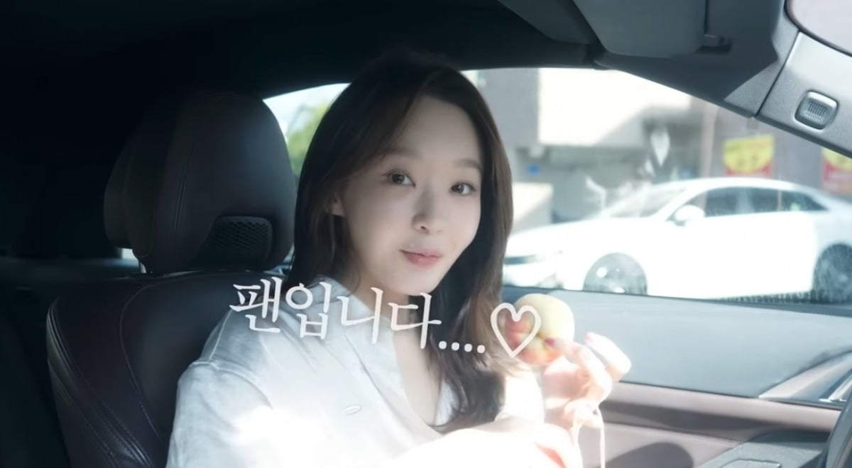 Kang Min-kyung Celebrates Her 35th Birthday with a Solo Trip to Jeju Island