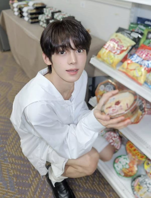 TWS's Han Jin Stuns with Anime-like Visuals in Latest SNS Post