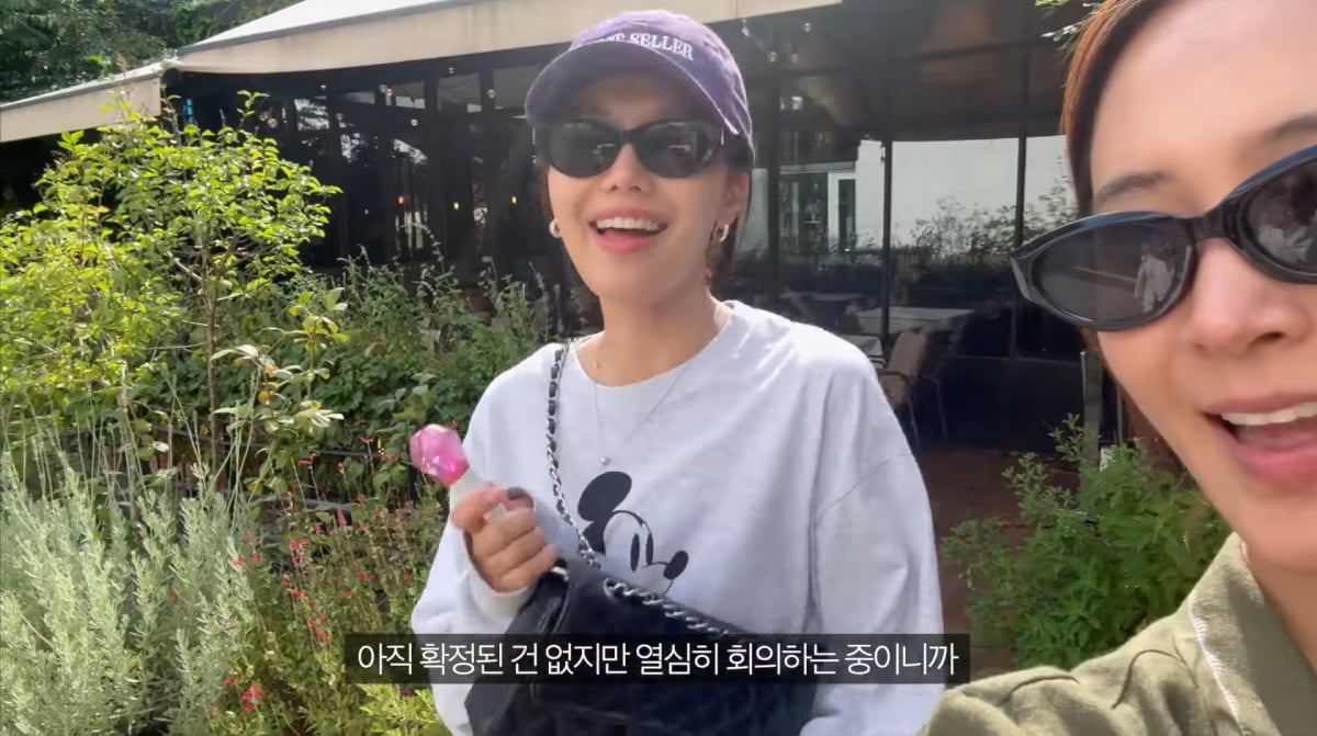 Girls' Generation Discusses 20th Anniversary Project During Tiffany's Birthday Celebration