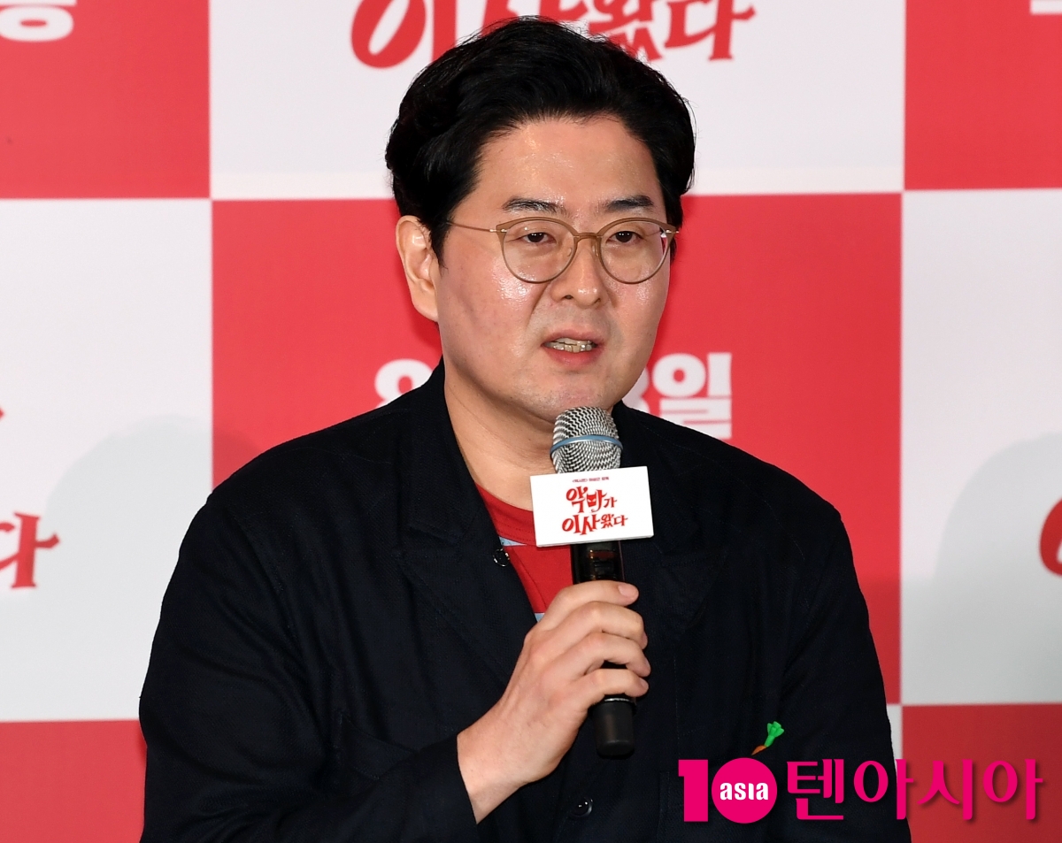 映画『悪魔が引っ越してきた』、イ・サングン監督がメディア試写会に登場