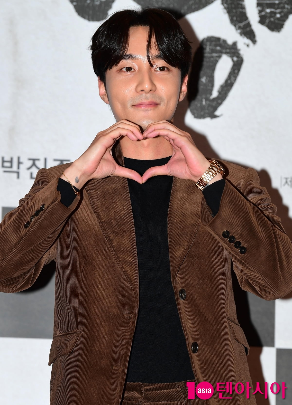 Roy Kim Parts Ways with Wake One After 12 Years