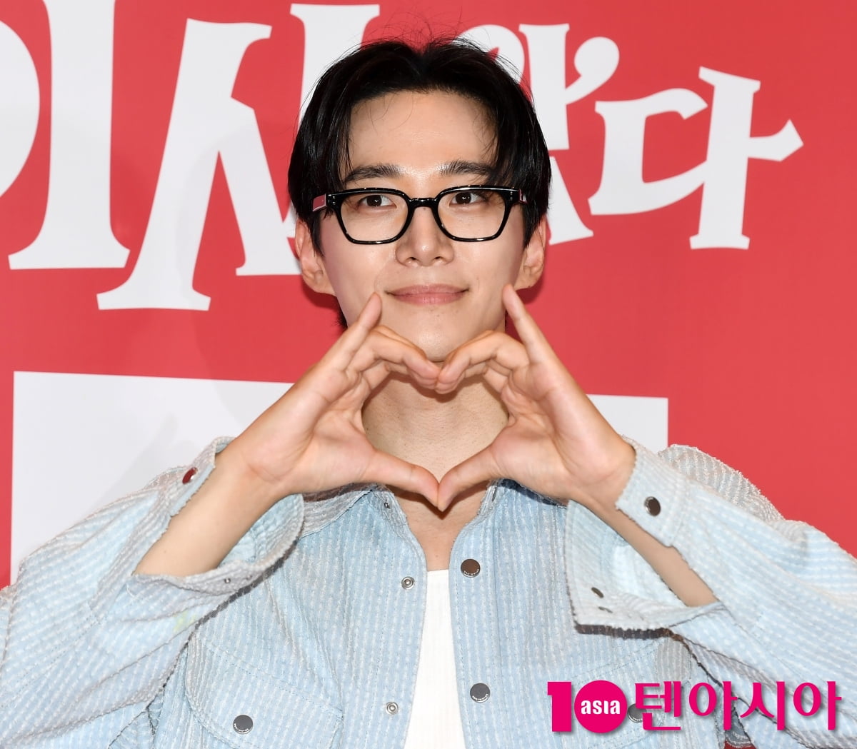 Lee Junho Attends VIP Premiere of 'Pretty Crazy' in Seoul