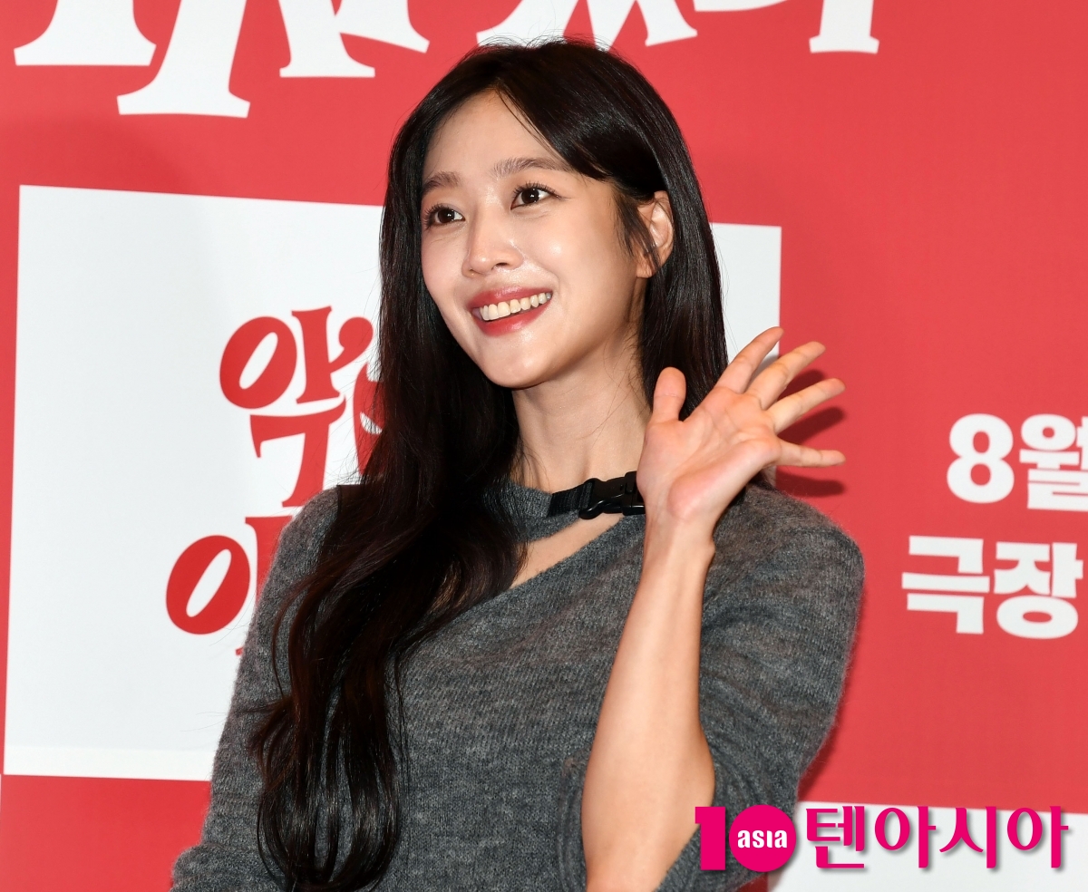 Jo Bo-ah Attends VIP Premiere of 'Pretty Crazy' in Seoul