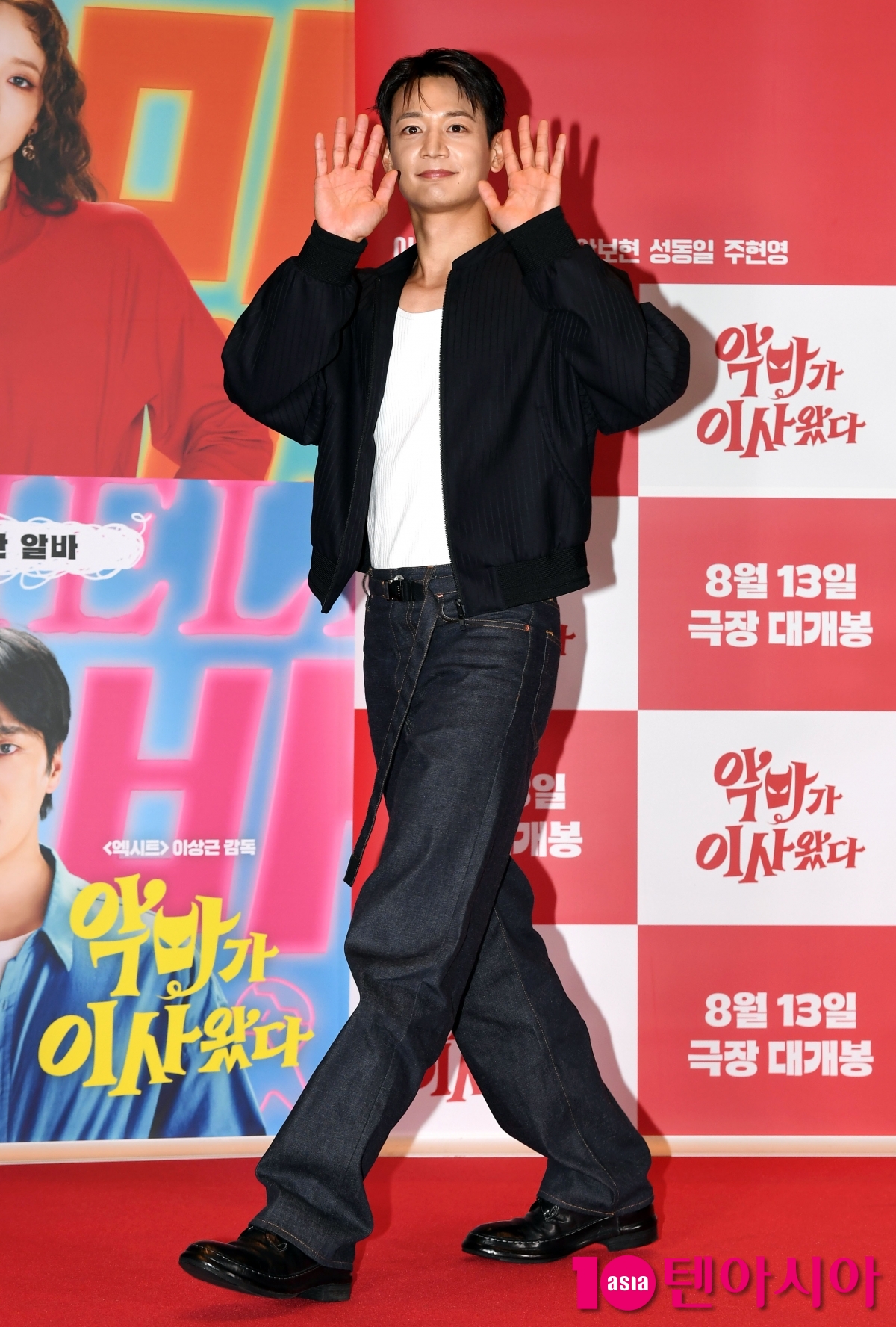 SHINee's Minho Attends VIP Premiere of 'Pretty Crazy' in Seoul