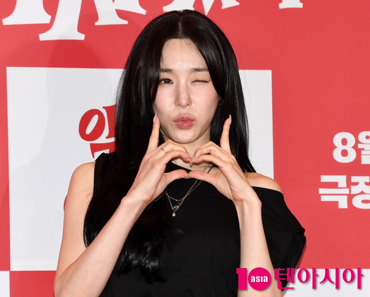 Tiffany Young Attends VIP Premiere of 'Pretty Crazy' in Seoul